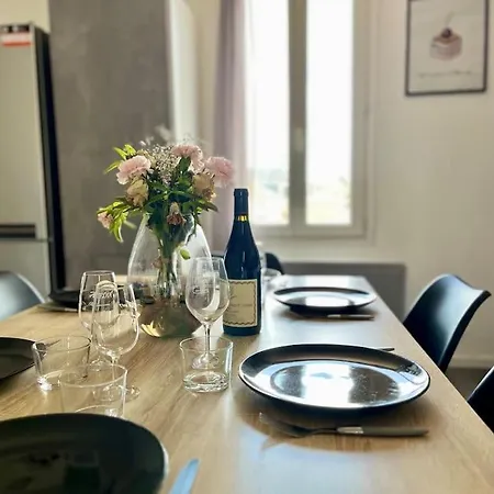Jannah - Traversant & Centre Apartment