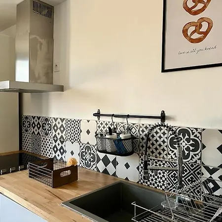 Jannah - Traversant & Centre Apartment